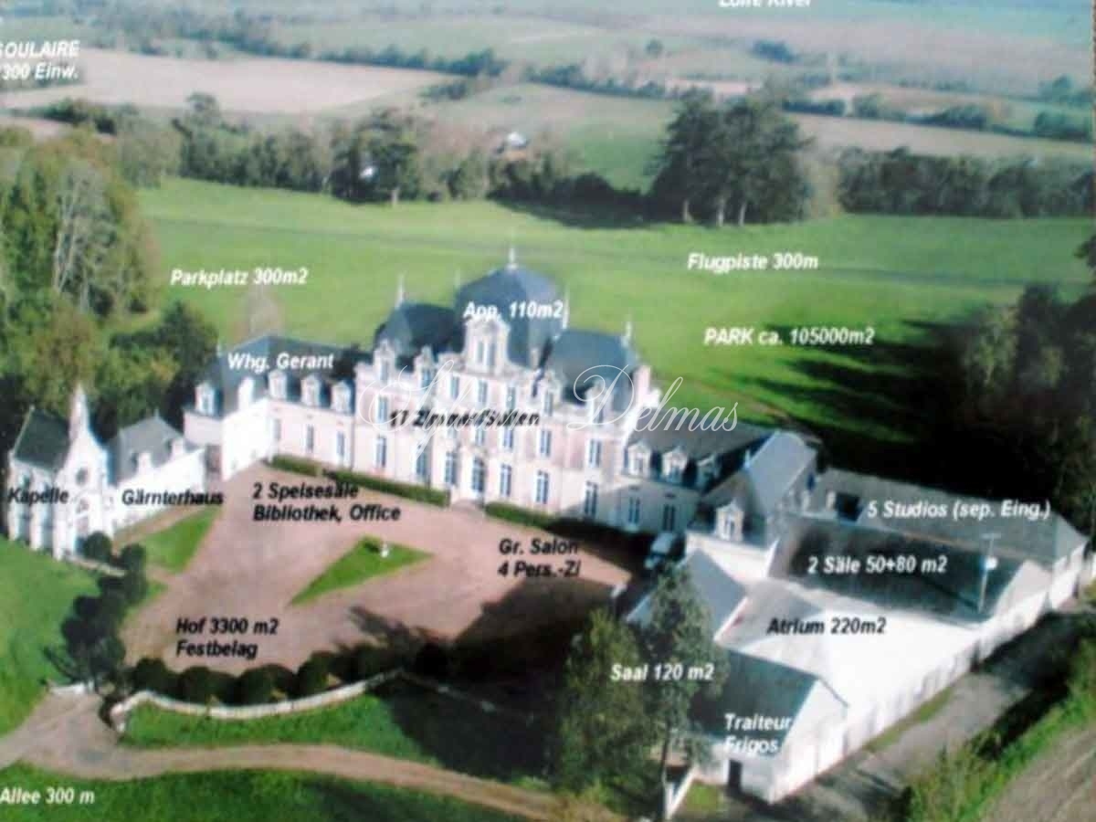 Château — Chateau XVIIIe proche d'ANGERS - 1900 m² - 24 chambres