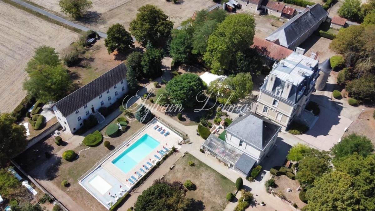 Château — Chateau avec complexe hôtelier et camping - 30min de Tours