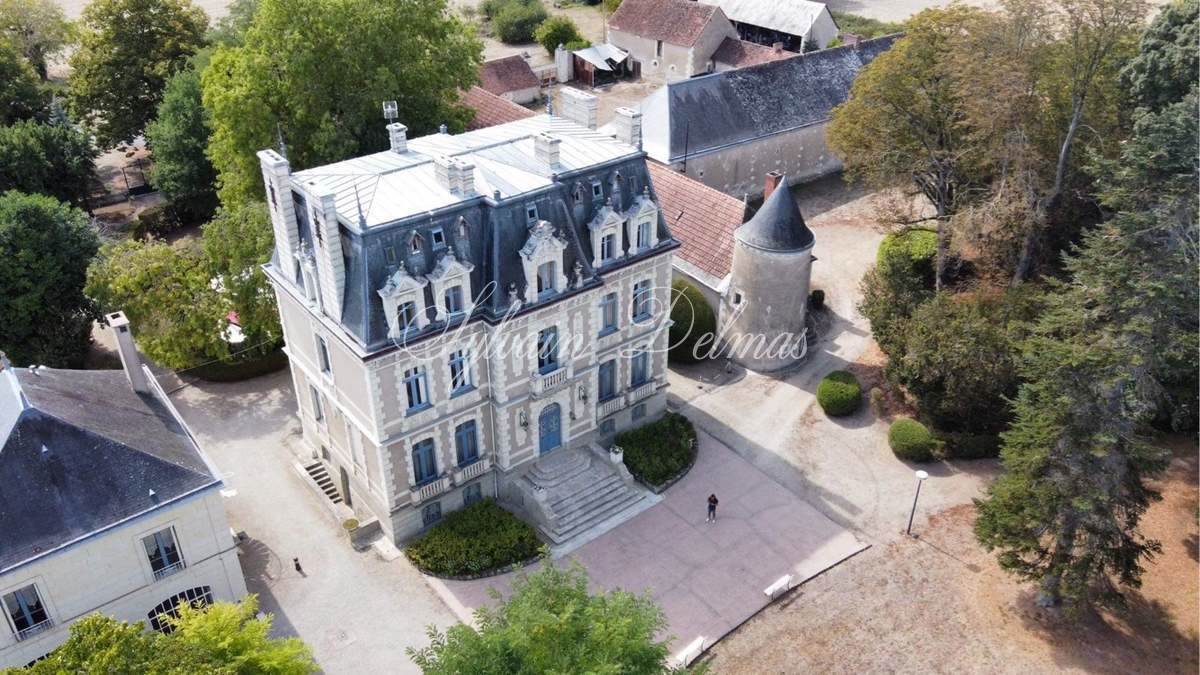 Château — Chateau avec complexe hôtelier et camping - 30min de Tours