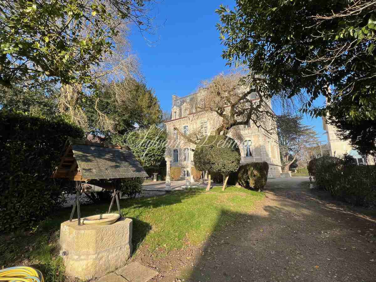 Château — Chateau avec complexe hôtelier et camping - 30min de Tours