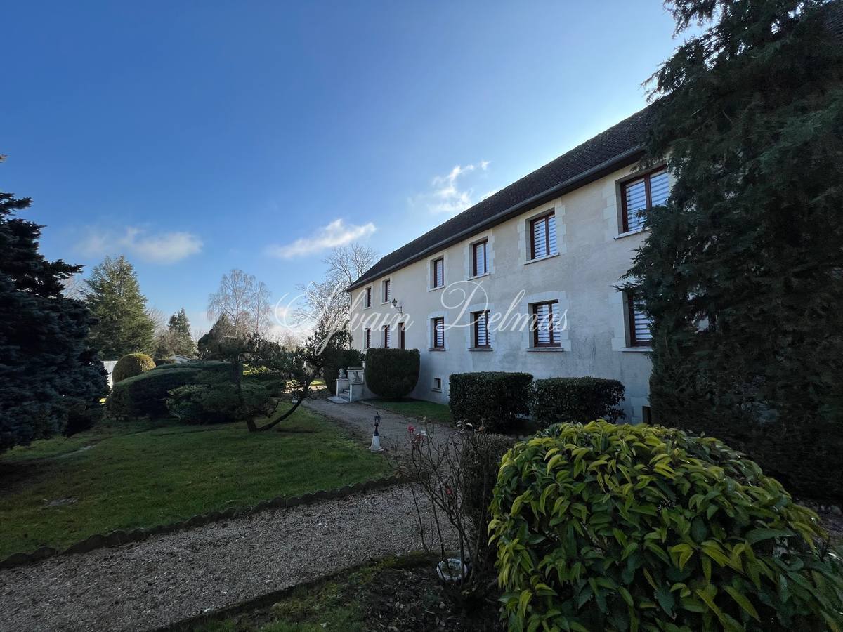 Château — Chateau avec complexe hôtelier et camping - 30min de Tours