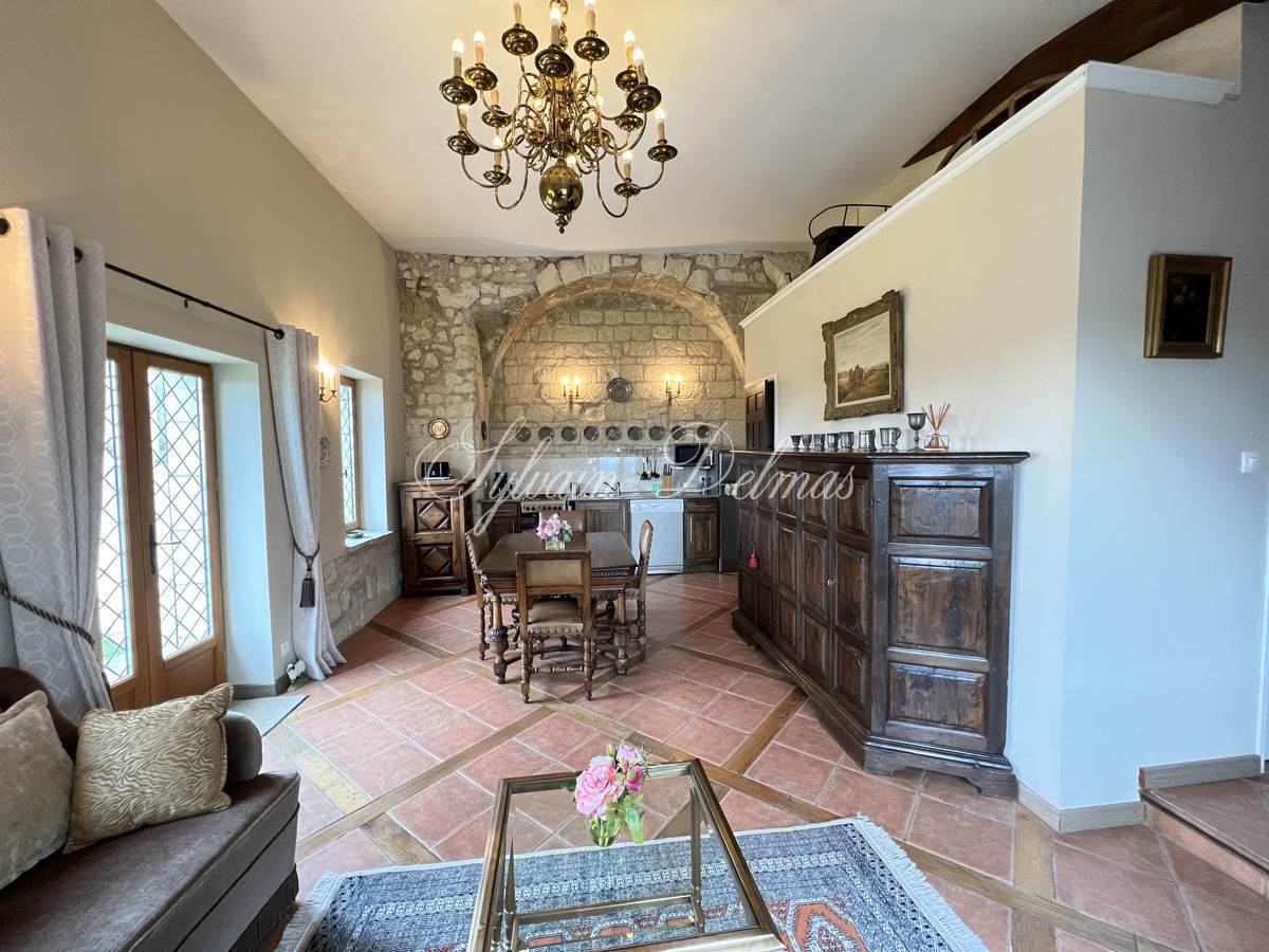 Château médiéval entièrement restauré