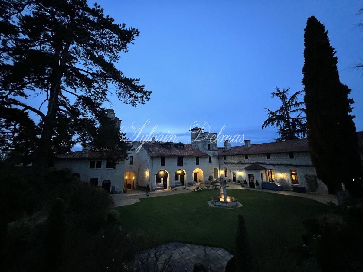 Château médiéval entièrement restauré