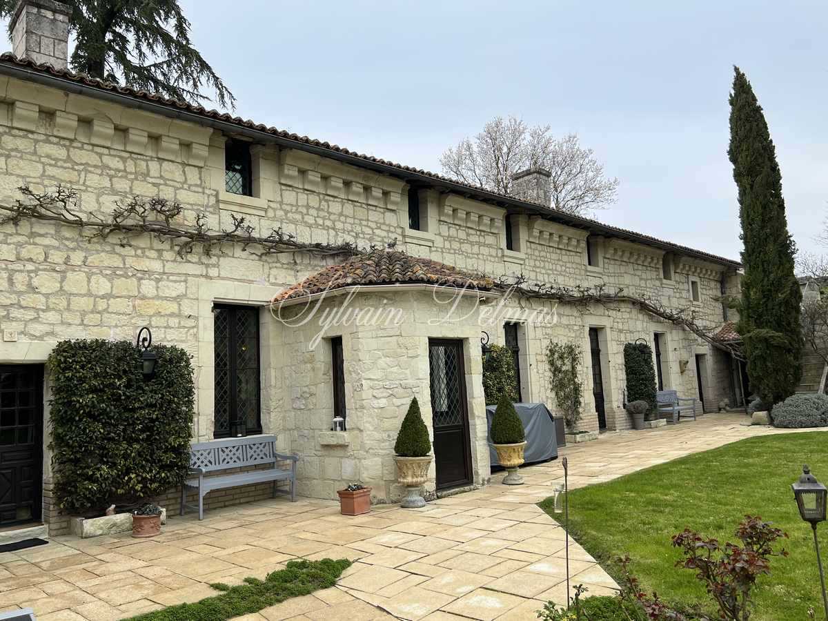 Château médiéval entièrement restauré