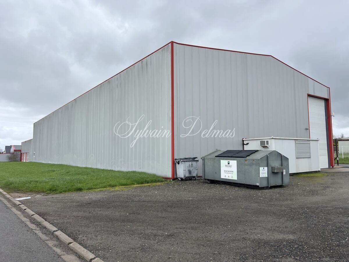 Ensemble immobilier locaux commerciaux
