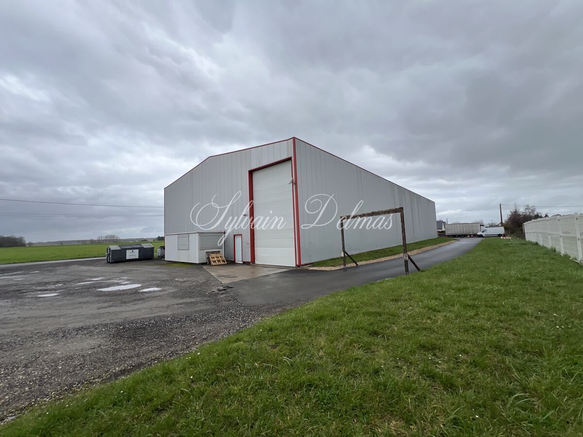 Ensemble immobilier locaux commerciaux