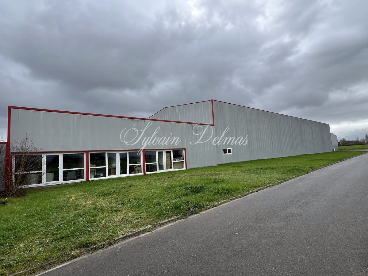 Ensemble immobilier locaux commerciaux