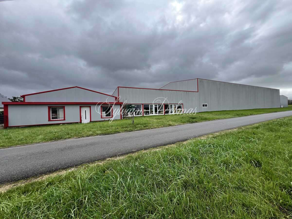 Ensemble immobilier locaux commerciaux