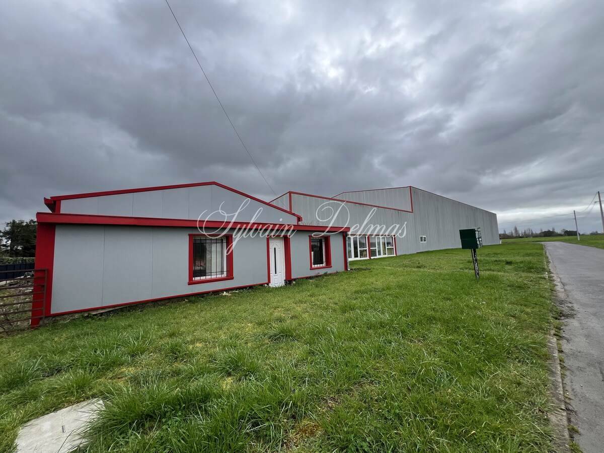 Ensemble immobilier locaux commerciaux