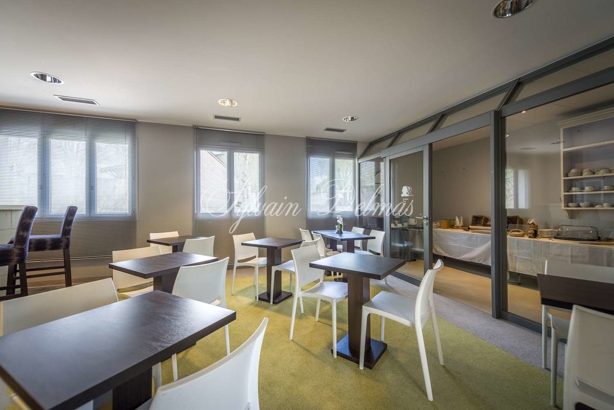 Immeuble de prestige — IMMEUBLE DE RAPPORT