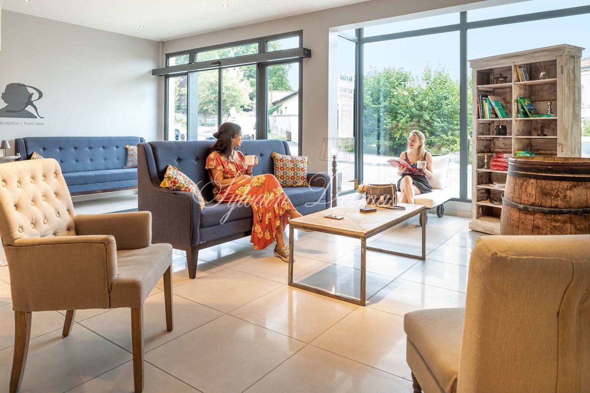 Immeuble de prestige — IMMEUBLE DE RAPPORT