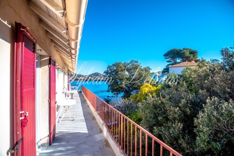 VILLA PIED DANS L'EAU ACCÉS DIRECT PLAGE