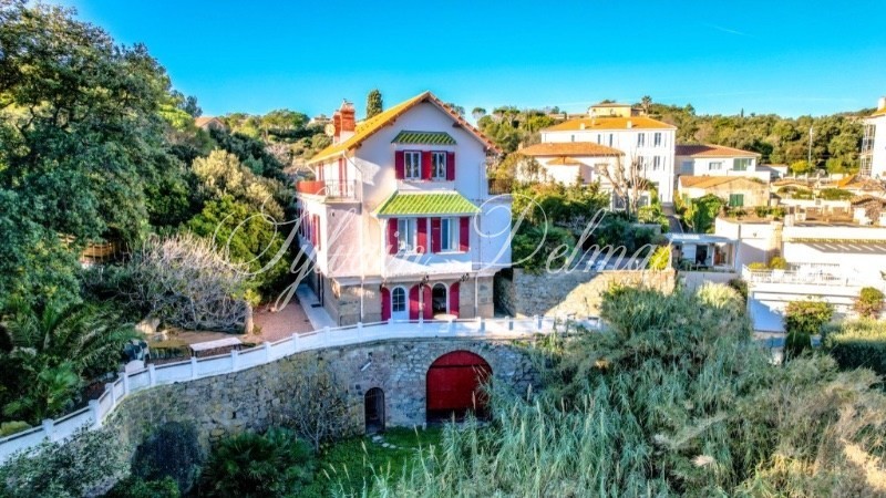 VILLA PIED DANS L'EAU ACCÉS DIRECT PLAGE