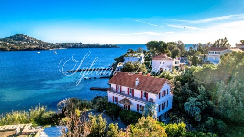 VILLA PIED DANS L'EAU ACCÉS DIRECT PLAGE
