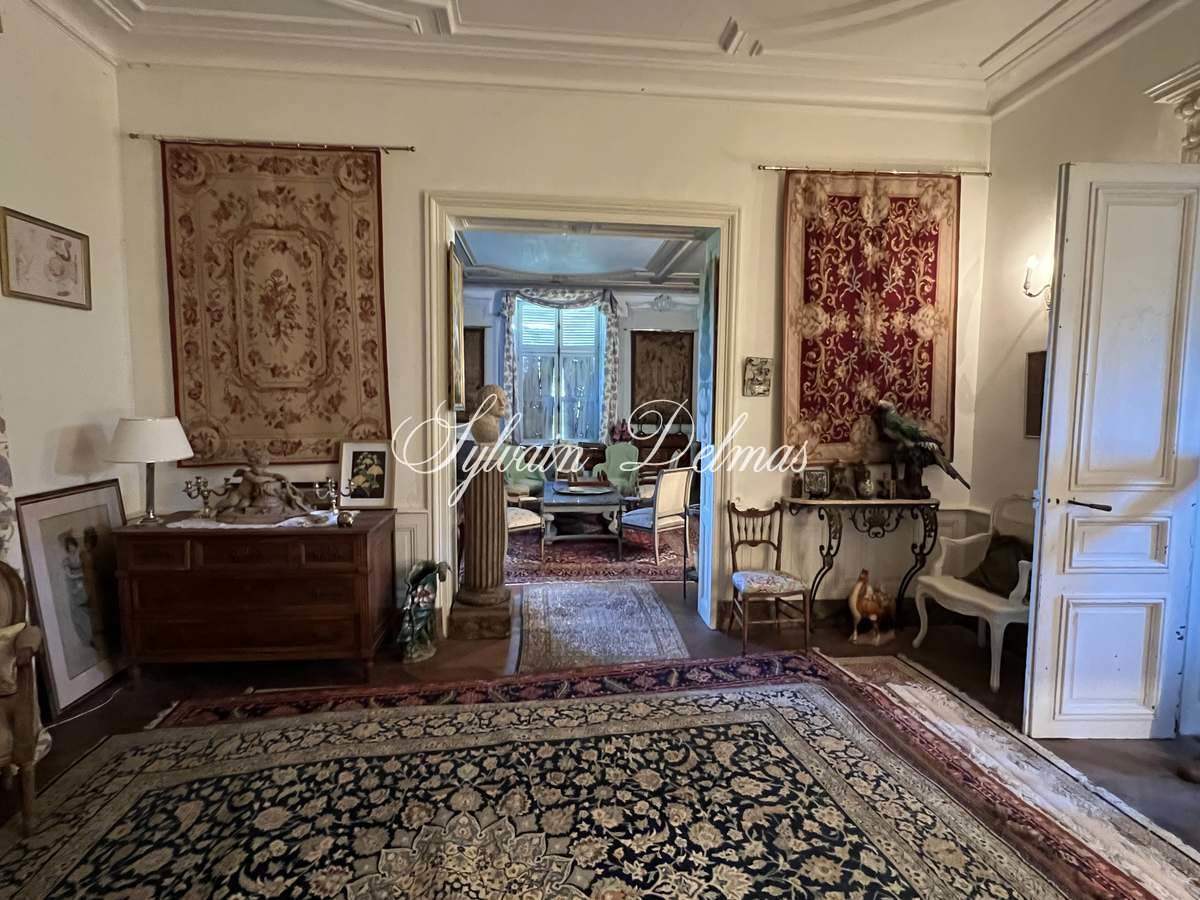 Château — SUBLIME CHÄTEAU  A RESTAURER