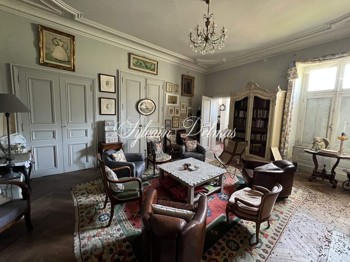 Château — SUBLIME CHÄTEAU  A RESTAURER