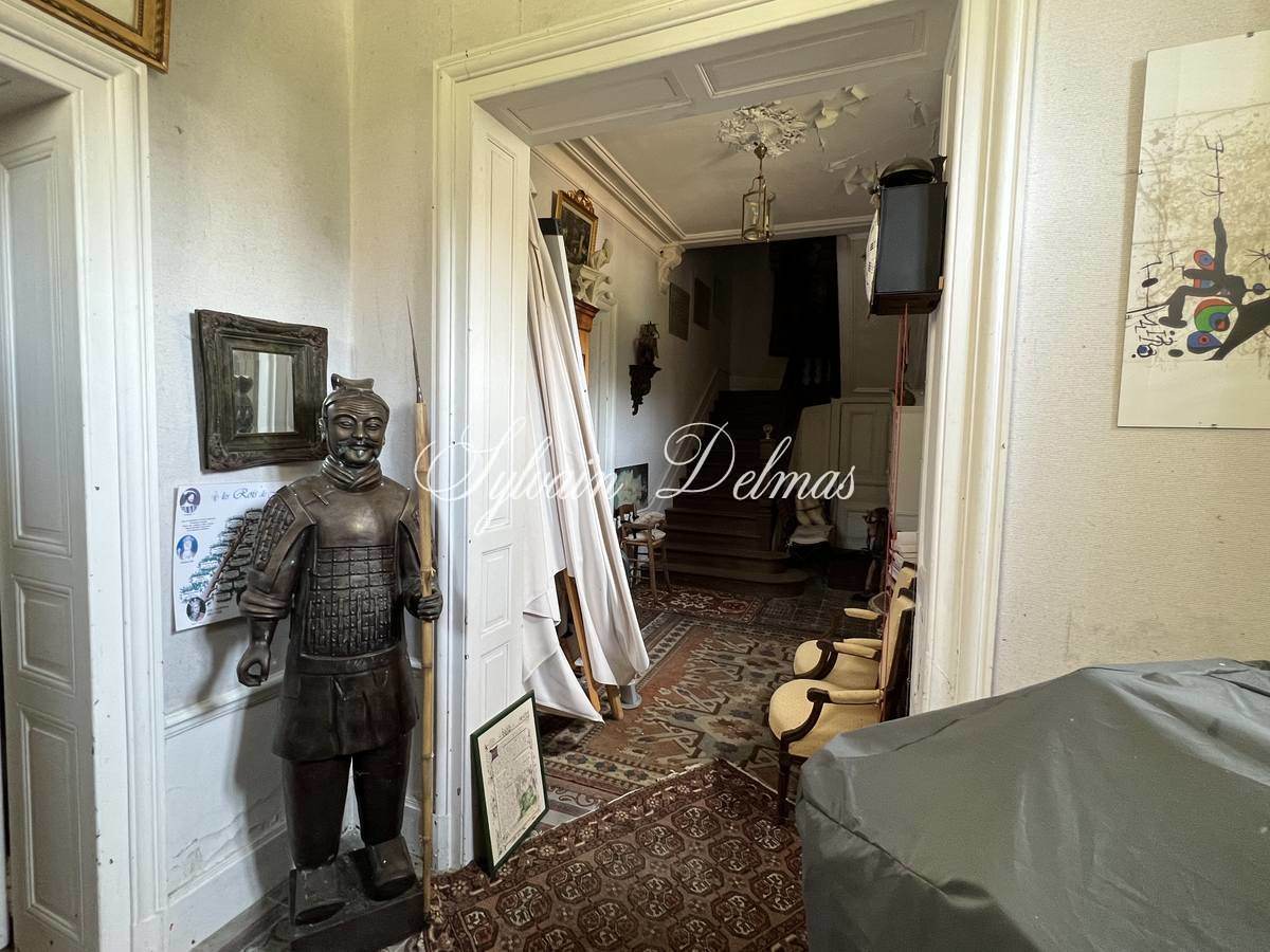 Château — SUBLIME CHÄTEAU  A RESTAURER
