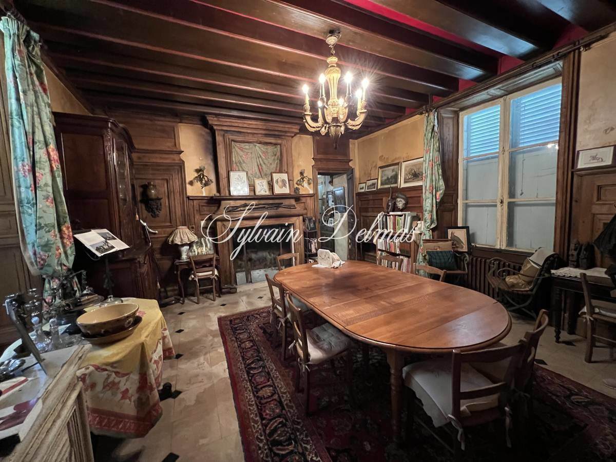 Château — SUBLIME CHÄTEAU  A RESTAURER