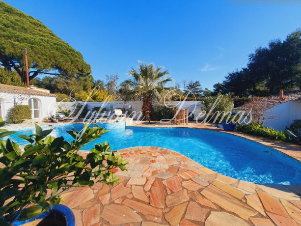 VILLA A GRIMAUD