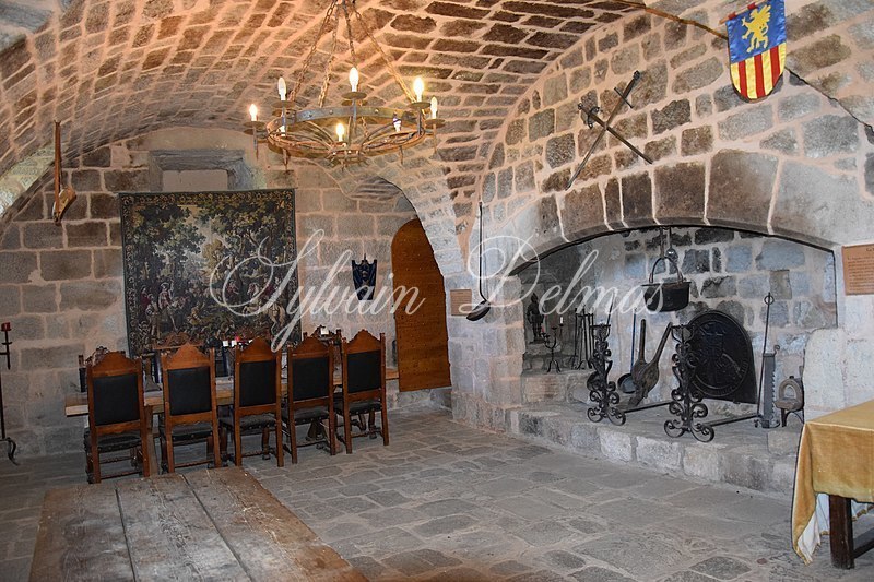 Château — CHATEAU  MEDIEVAL EN ARDECHE