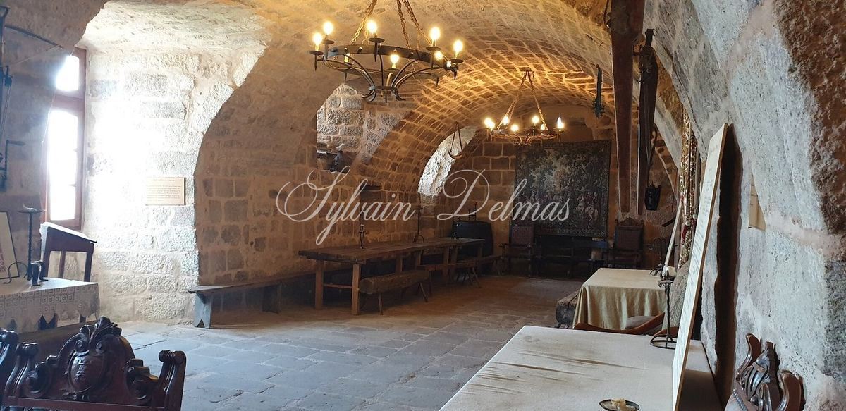 Château — CHATEAU  MEDIEVAL EN ARDECHE