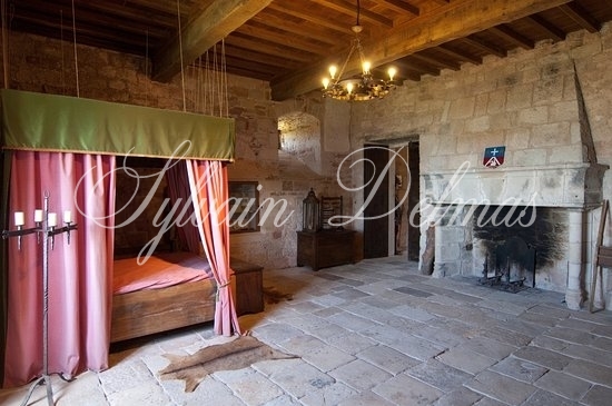 Château — CHATEAU  MEDIEVAL EN ARDECHE