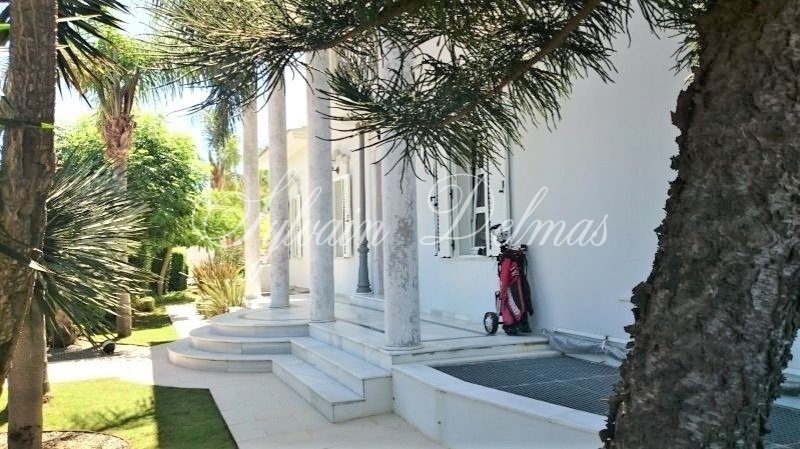 VILLA  PROCHE DE CADIX
