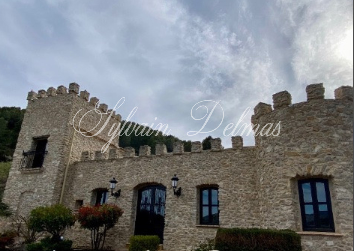 Château — CHATEAU EN ESPAGNE