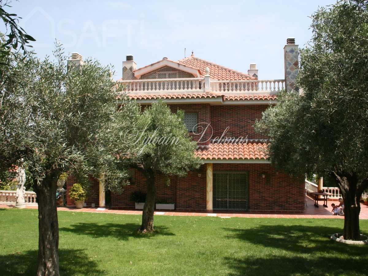 VILLA  ENTRE BARCELONE ET TARRAGONA