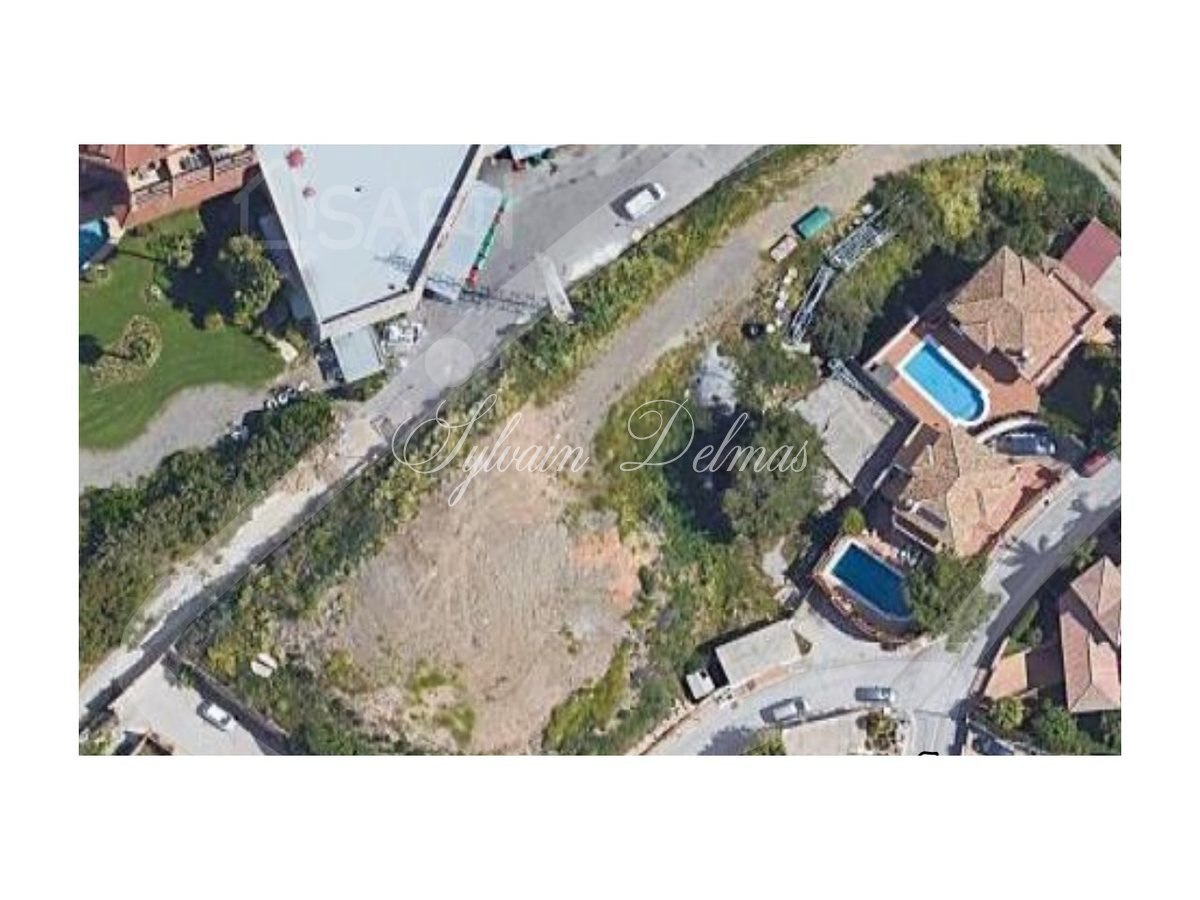 Terrain à batir — TERRAIN DE 4200 M² FACE MER DIVISIBLE EN 5 LOTS ENTRE MARBELLE ET MALAGA