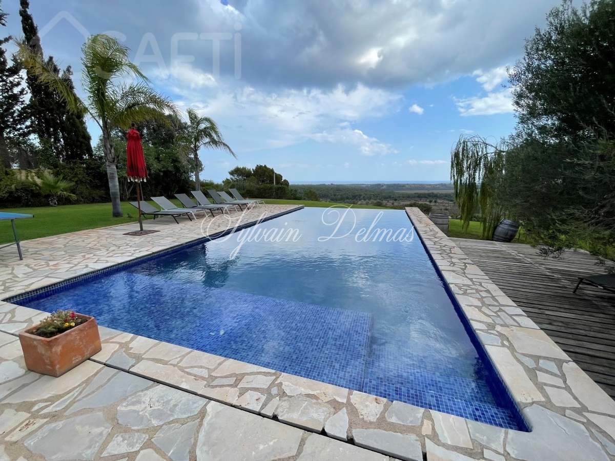 VILLA DE STANDING SUR L ILE DE PALMA