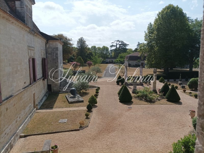 Château — CHATEAU DANS LE LOT ET GARONNE