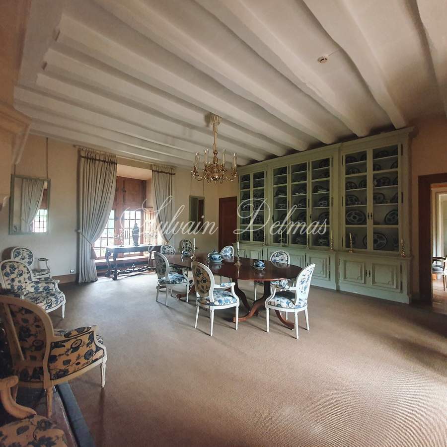 Château historique du XVI -ème sur 62 hectares