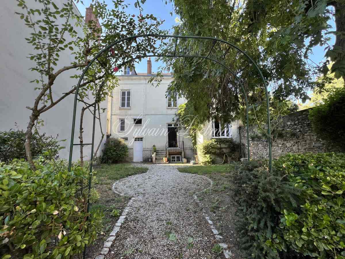 Hôtel particulier — HOTEL PARTICULIER TOURS CENTRE