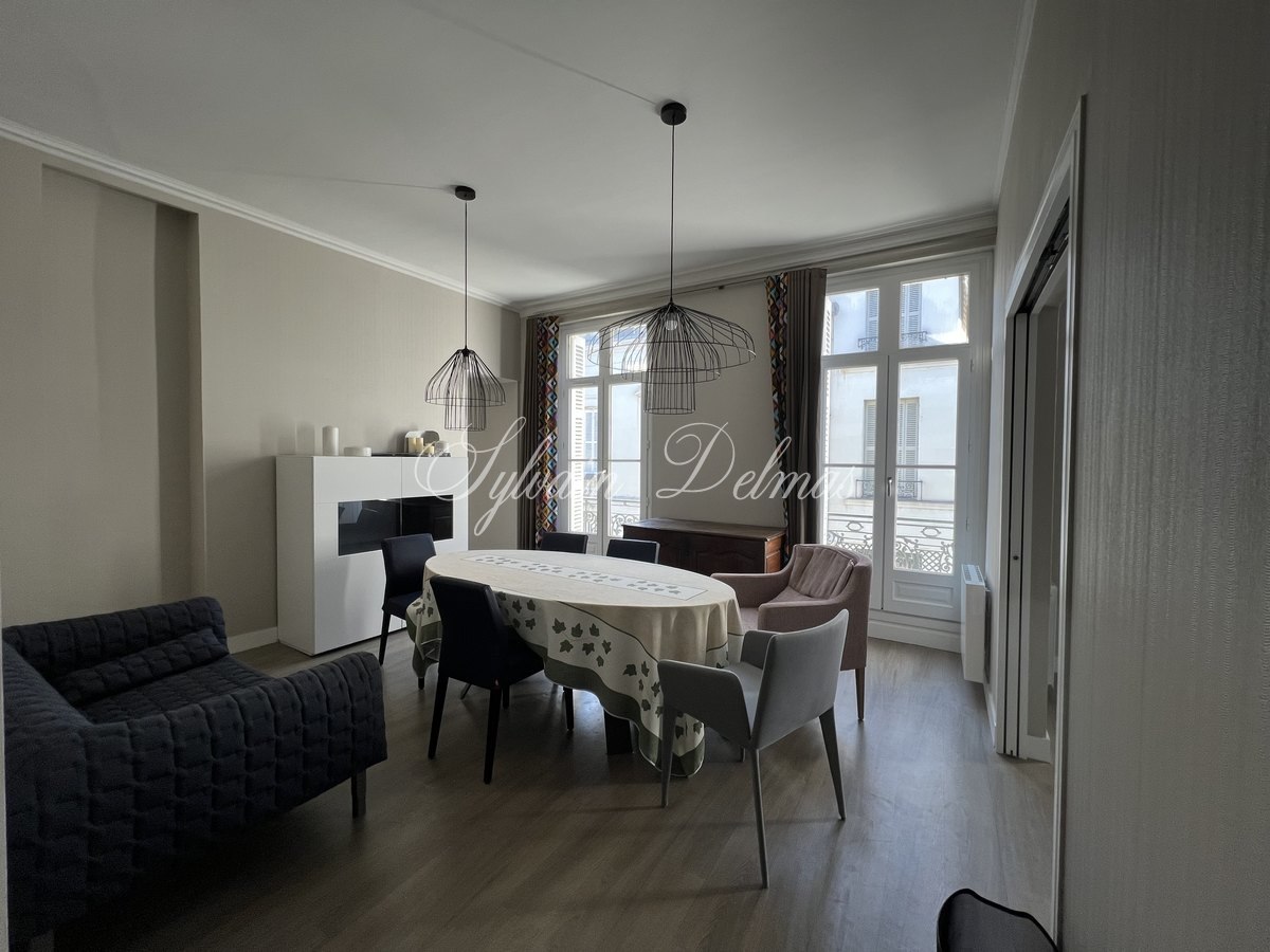 Hôtel particulier — HOTEL PARTICULIER TOURS CENTRE