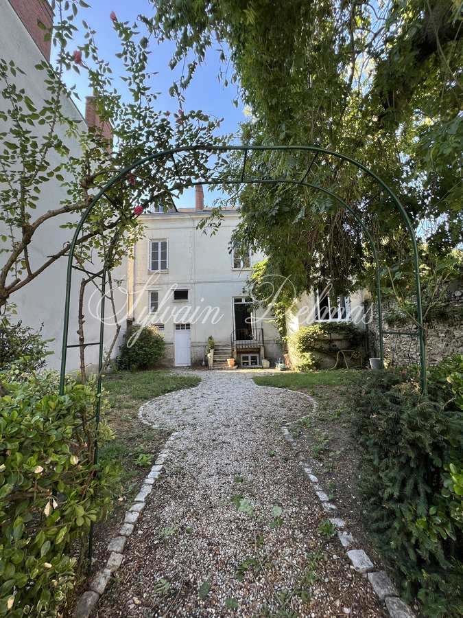 Hôtel particulier — HOTEL PARTICULIER TOURS CENTRE