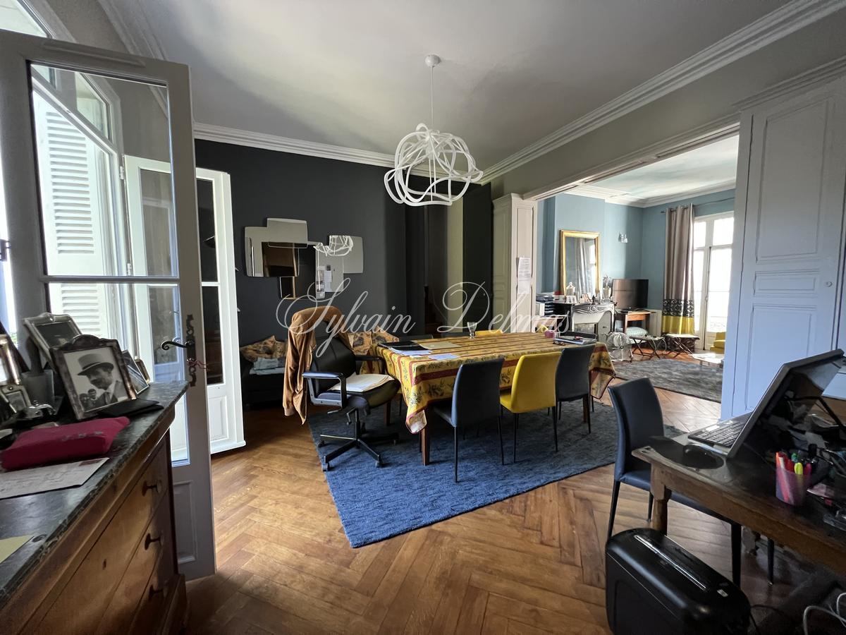 Hôtel particulier — HOTEL PARTICULIER TOURS CENTRE