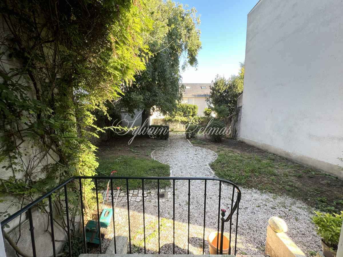 Hôtel particulier — HOTEL PARTICULIER TOURS CENTRE