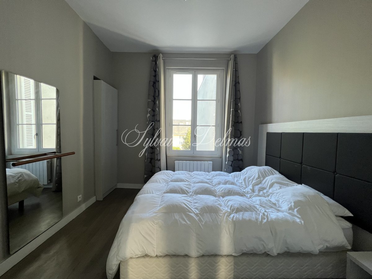 Hôtel particulier — HOTEL PARTICULIER TOURS CENTRE