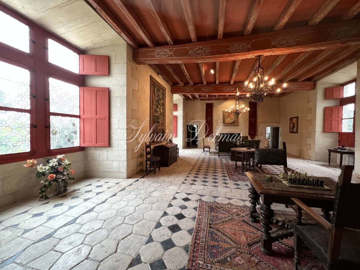 Sublime château du XVIème à 1H15 de PARIS en TGV