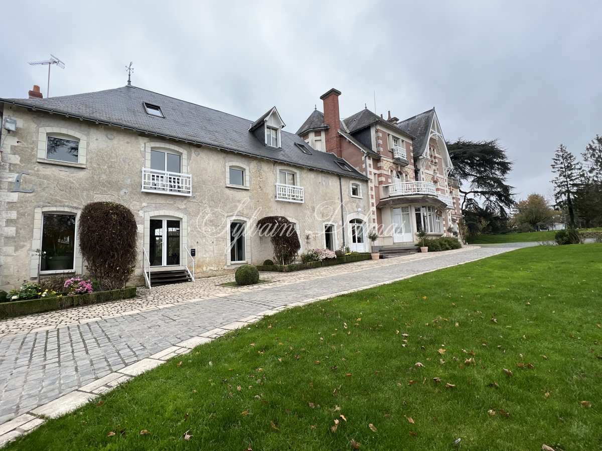Château — CHATEAU HOTEL ENTRE TOURS ET CHATEAUROUX