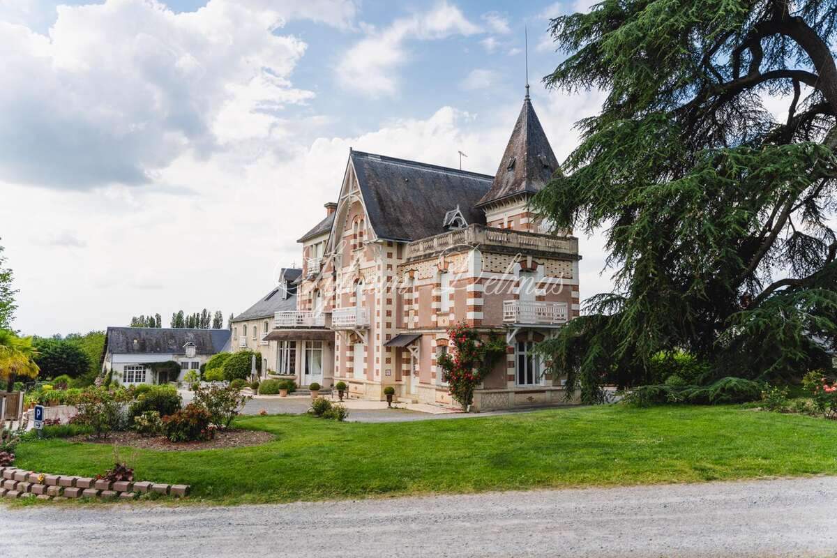 Château — CHATEAU HOTEL ENTRE TOURS ET CHATEAUROUX