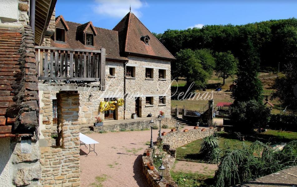 MANOIR EN PLEINE NATURE