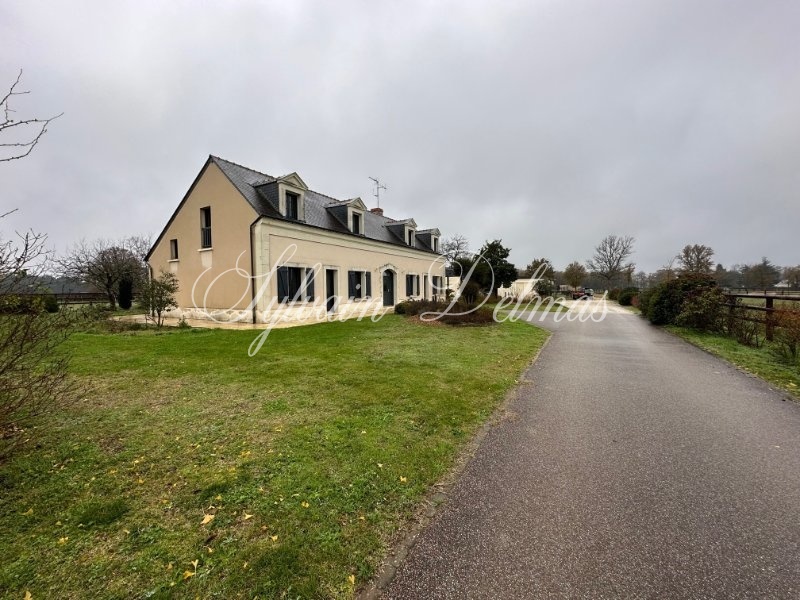 Maison provençale — Propriété équestre sur 45 hectares, maison et bâtiments
