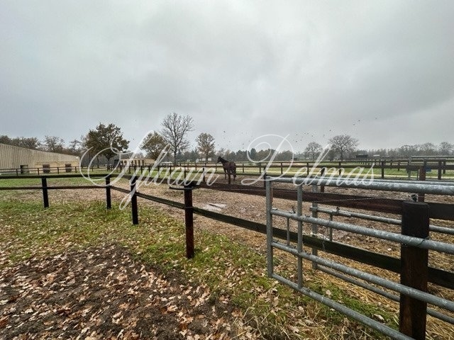 Maison provençale — Propriété équestre sur 45 hectares, maison et bâtiments