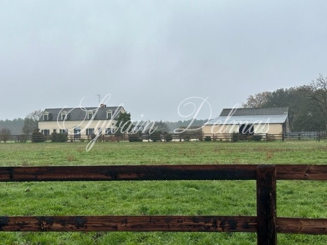 Maison provençale — Propriété équestre sur 45 hectares, maison et bâtiments