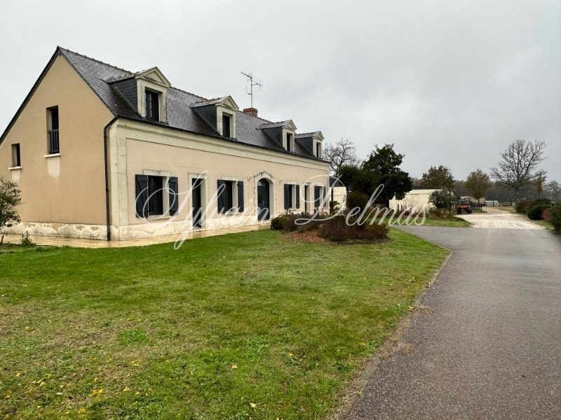 Maison provençale — Propriété équestre sur 45 hectares, maison et bâtiments
