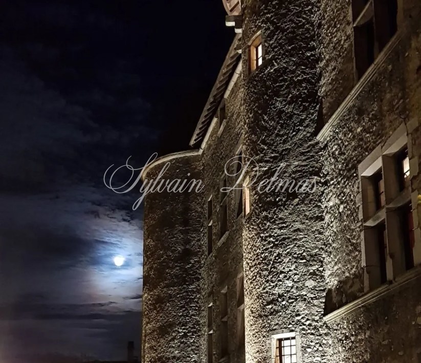 Château — Forteresse (IMH) du XIIIème siècle Totalement rénovée
