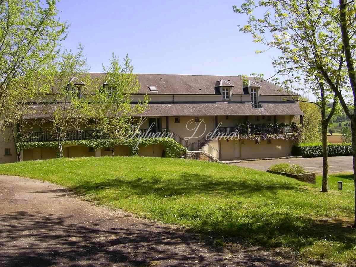Château directoire de 42 chambres au cœur de la Dordogne