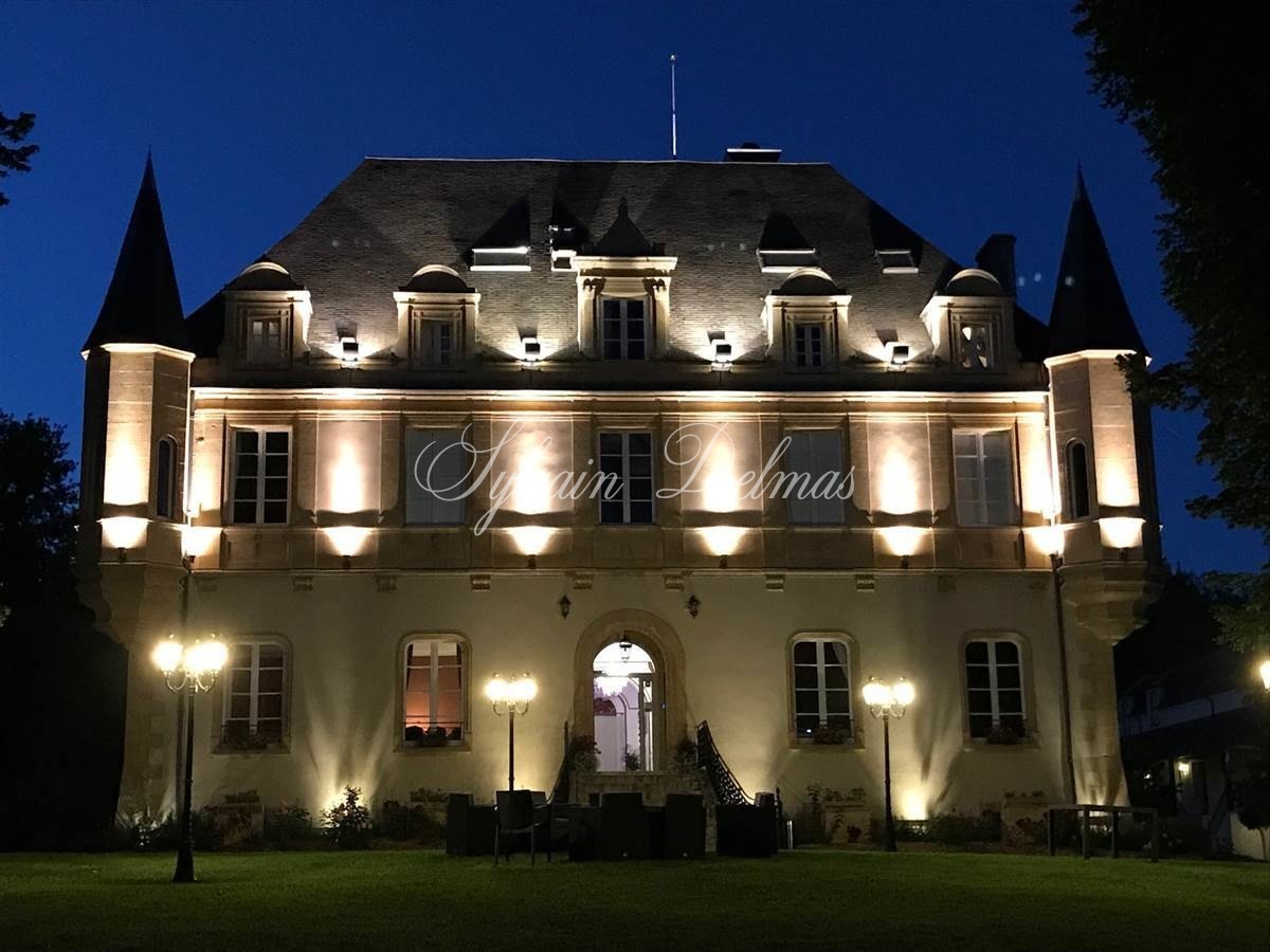 Château directoire de 42 chambres au cœur de la Dordogne